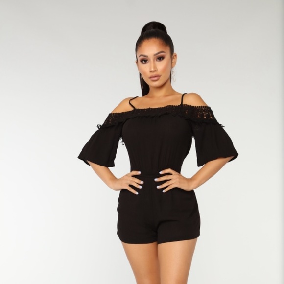 Cold shoulder crocheted romper - Picture 2 of 6